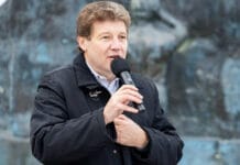 El gobernador de Tierra del Fuego rechazó la baja de aranceles a celulares: "Es un golpe muy duro"