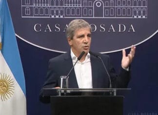 Caputo llamó "anticristo" a Kicillof y calificó de "miserables" a quienes piden devaluación