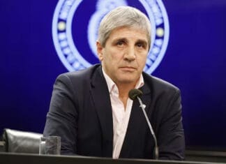Caputo insistió en que "lo peor ya pasó" y apuntó contra Kicillof: "No va a ser presidente"