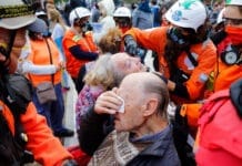 Nuevas corridas y tensión en la manifestación de jubilados frente al Congreso