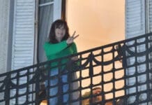 Cristina Kirchner salió al balcón a saludar a la militancia