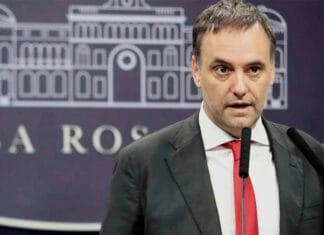 Declaración jurada de Adorni: inmuebles, dólares en efectivo y una cuenta en Estados Unidos