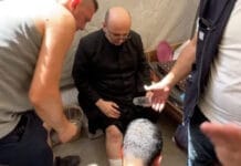 El cura argentino herido en Gaza habló sobre el ataque israelí: "Un caos total"