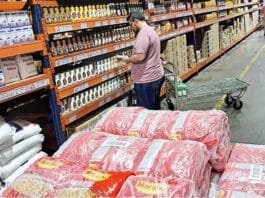 El consumo acentuó su caída en mayo y los supermercados son los más afectados