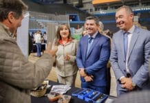 Orrego recorrió la muestra con la oferta académica de Educación Superior