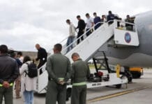Llegó a Ezeiza el vuelo con argentinos deportados por Estados Unidos