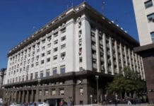 Canje de deuda: Economía logró extender vencimientos de letras atadas al dólar para fines de junio