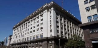 Los recursos nacionales a provincias retrocedieron 1% acumulado en 2026