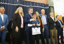 En Valle Fértil, Orrego inauguró obras y entregó computadoras para maestros y estudiantes