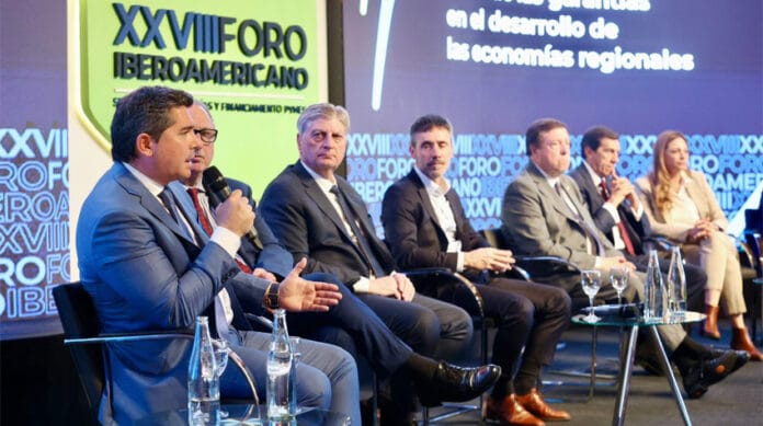 Orrego-en-Foro-02