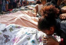 Vecinos del complejo de favelas Penha de Río de Janeiro hallaron más de 50 cadáveres