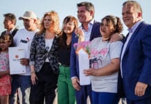El Gobernador Orrego entregó 62 viviendas en Chimbas
