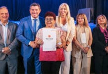 El Gobernador Orrego entregó escrituras y viviendas en un acto que beneficia a más de 400 familias de San Juan
