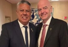 Chiqui Tapia se mostró con el presidente de la FIFA en medio del escándalo con Verón