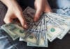El Banco Central habilitó el pago de sueldos en dólares