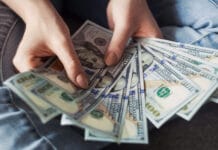 Caen los préstamos en pesos y crecen en dólares