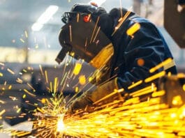 Aseguraron que la industria frenó su caída interanual en marzo tras 8 meses de retroceso