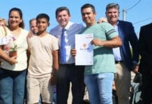 El Gobernador Orrego entregó 51 casas en Sarmiento