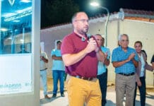 Rivadavia inauguró la segunda parada de colectivo climatizada y avanza con un plan de 5 estaciones más