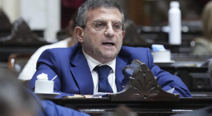 carlos-cisneros