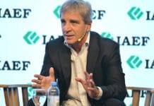 Caputo ratificó el programa económico y pronosticó un "boom" de inversiones