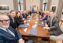 Orrego recibió a embajadores europeos en Casa de Gobierno