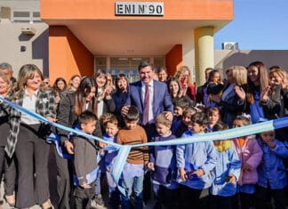 Orrego inauguró una nueva escuela y un ENI en Chimbas