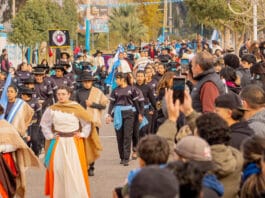 Pocito desfiló con orgullo por el Día de la Bandera