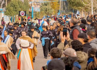 Pocito desfiló con orgullo por el Día de la Bandera