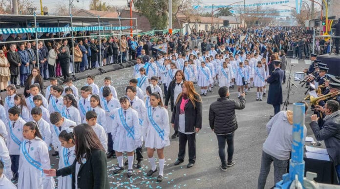 Desfile-Dia-de-la-Bandera-en-Chimbas
