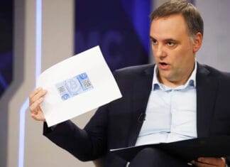 Cada vez más funcionarios de Casa Rosada presionan para que Adorni deje su cargo