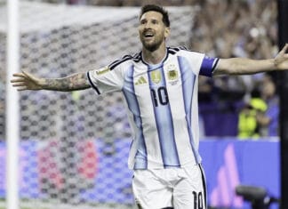 Argentina goleó 3 a 0 a Argelia con un Messi imparable