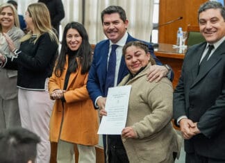 Orrego entregó 118 escrituras y reafirmó el compromiso de avanzar en San Juan con la regularización dominial