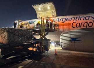 Aerolíneas Argentinas envió un avión carguero y un vuelo con brigadistas a Venezuela