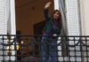 Cristina Kirchner salió a saludar desde el balcón a la militancia