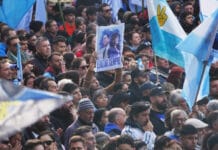 La militancia peronista realizó un banderazo en Parque Lezama para exigir la liberación de Cristina
