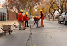 Empezaron a pavimentar calle Caseros
