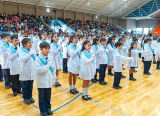 Más de 1.400 alumnos de Rawson prometieron Lealtad a la Bandera