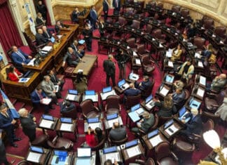 El Senado no logró quorum y fracasó la sesión para avanzar con la interpelación a Adorni