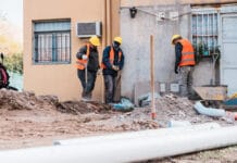 Con fondos municipales, Rawson avanzó con obras de cloacas para el barrio SUTIAGYF