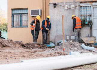 Con fondos municipales, Rawson avanzó con obras de cloacas para el barrio SUTIAGYF