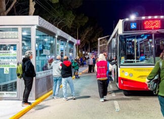 Miodowsky cumplió: Rivadavia ya cuenta con 5 paradas de colectivos climatizadas
