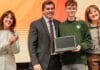 Orrego encabezó la entrega de computadoras para estudiantes de secundarias estatales de Capital