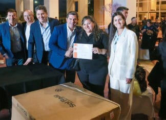 Impulso al trabajo: Orrego entregó 640 certificados y herramientas para proyectos de autoempleo