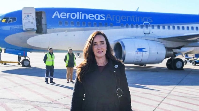 Victoria-Villarruel-en-avion-01