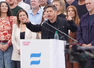 Kicillof se lanzó a presidente y envió una señal a Cristina: "Está injustamente presa"