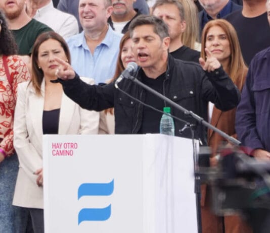 Kicillof se lanzó a presidente y envió una señal a Cristina: "Está injustamente presa"