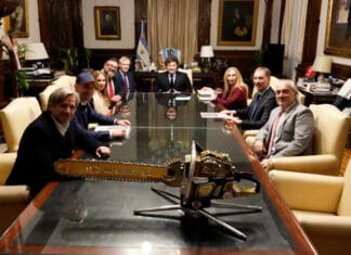 Milei se reunió en Casa Rosada con directivos de Tesla y autoridades de DayOne Data