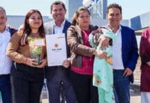Orrego entregó viviendas a 118 familias de Angaco