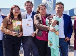 Orrego entregó viviendas a 118 familias de Angaco